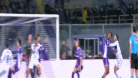 雷霆与鹈鹕巅峰对决，NBA焦点战一触即发！状态火热的对决，不容错过的精彩对决！